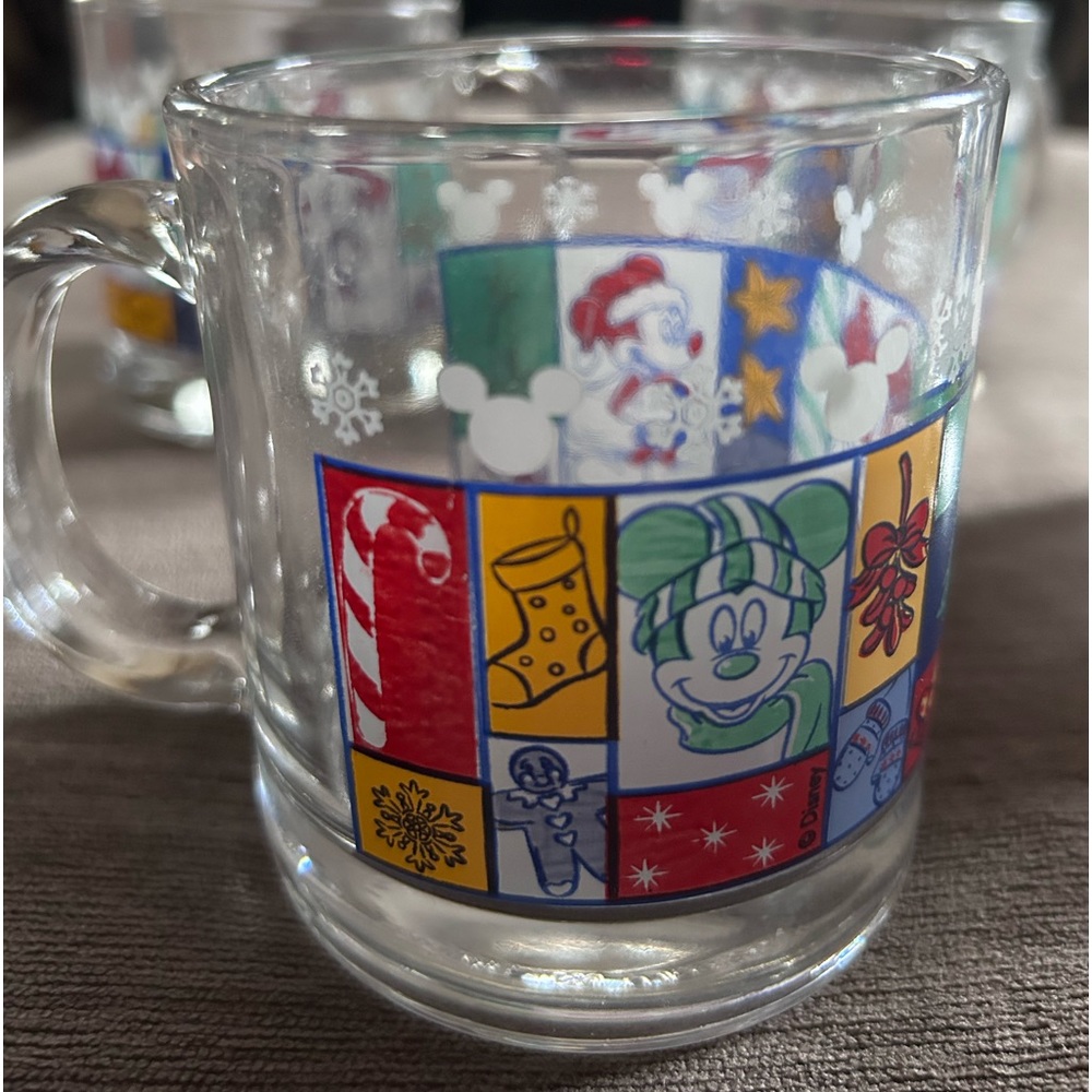 Set of 4 Disney Christmas Mickey Mouse and Minnie Mouse Mugs - Picture 2 of 4